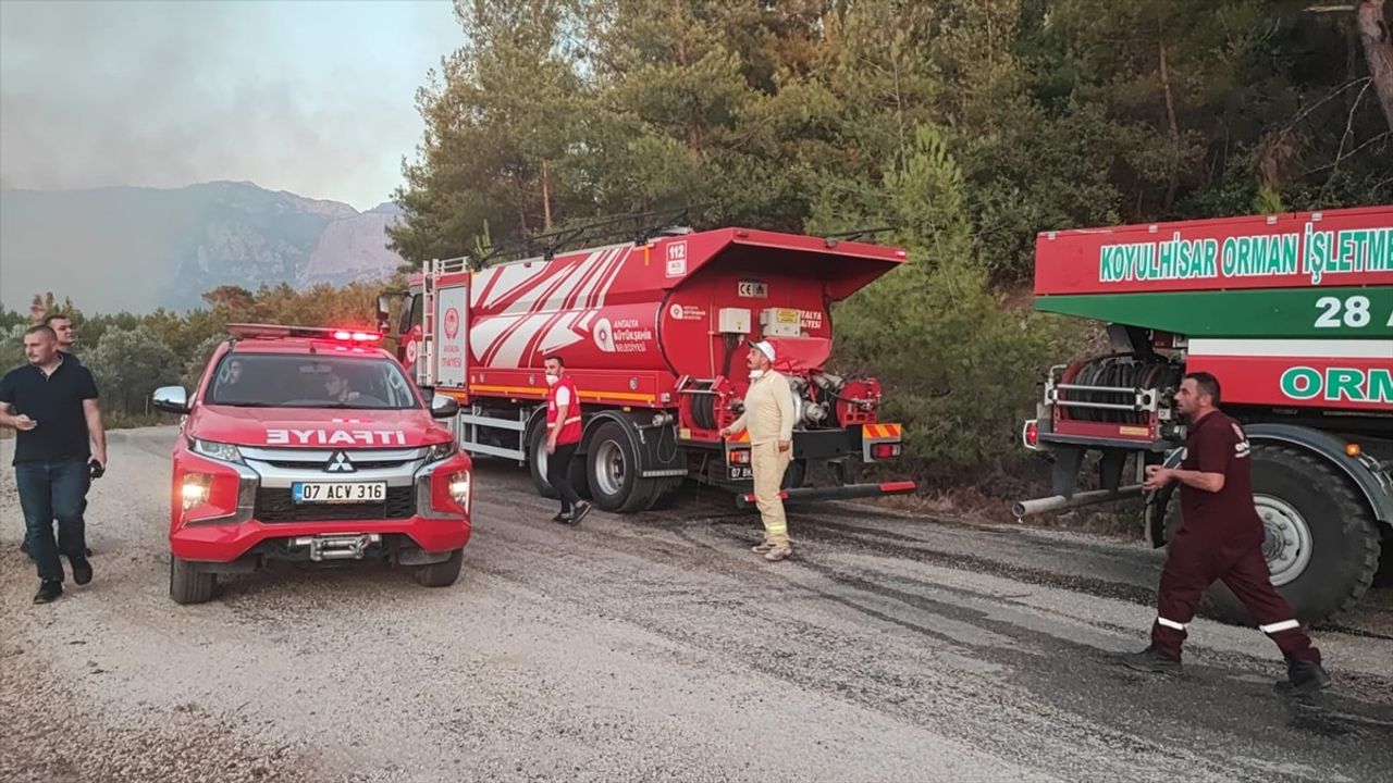 Antalya'da Orman Yangını: Müdahale Devam Ediyor