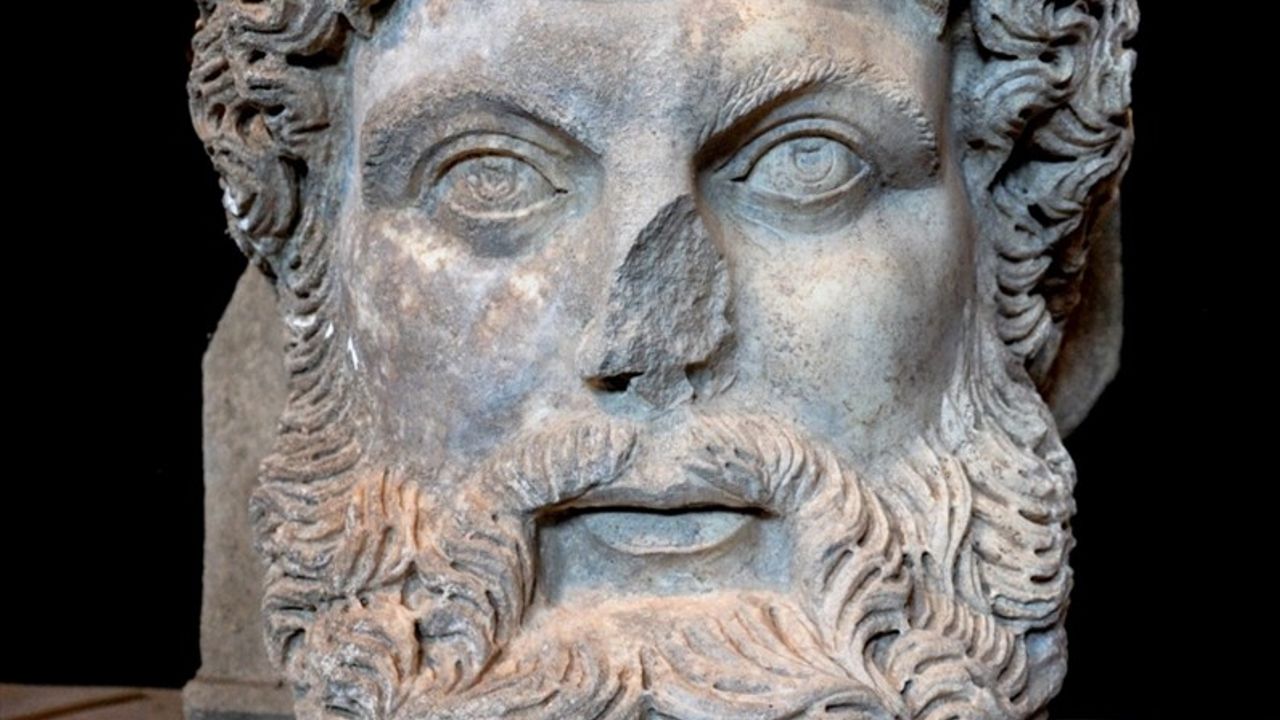 Aphrodisias Antik Kenti'nde Kolaosal Zeus Başı Keşfi