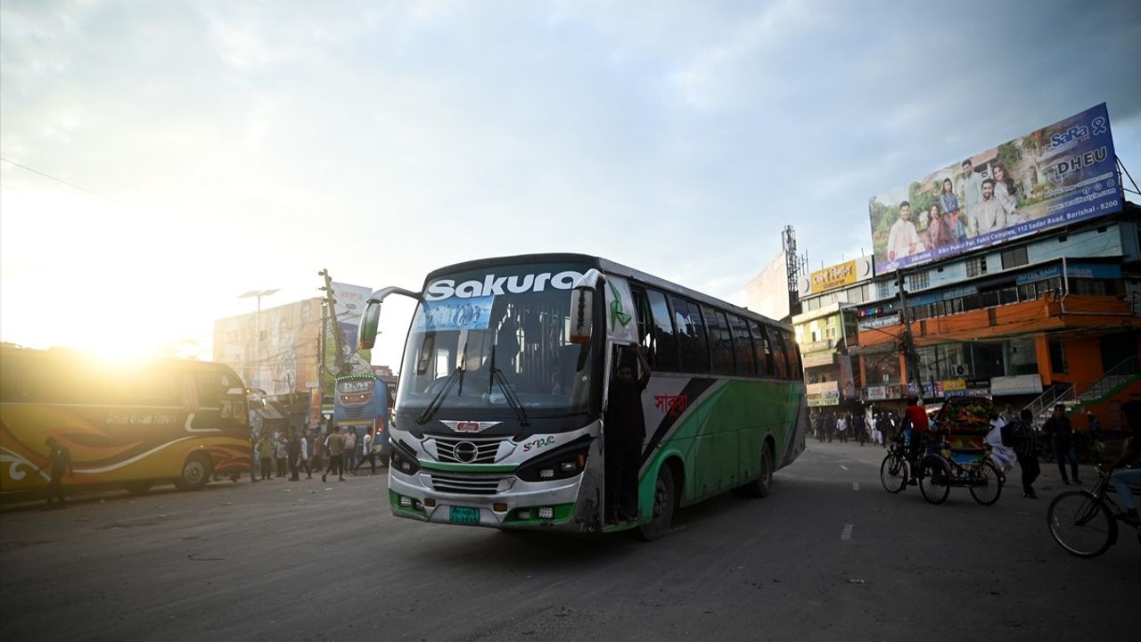 Bangladeş'te Kamuda Kontenjan Oranı Düşürüldü