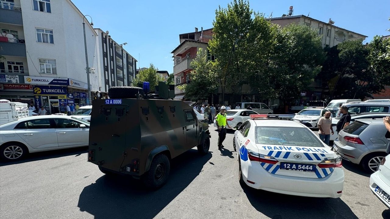 Bingöl'de Bıçaklı Saldırı: Madde Bağımlısı Şahsın Etrafa Saldırısı Sonrası Yaralılar Var