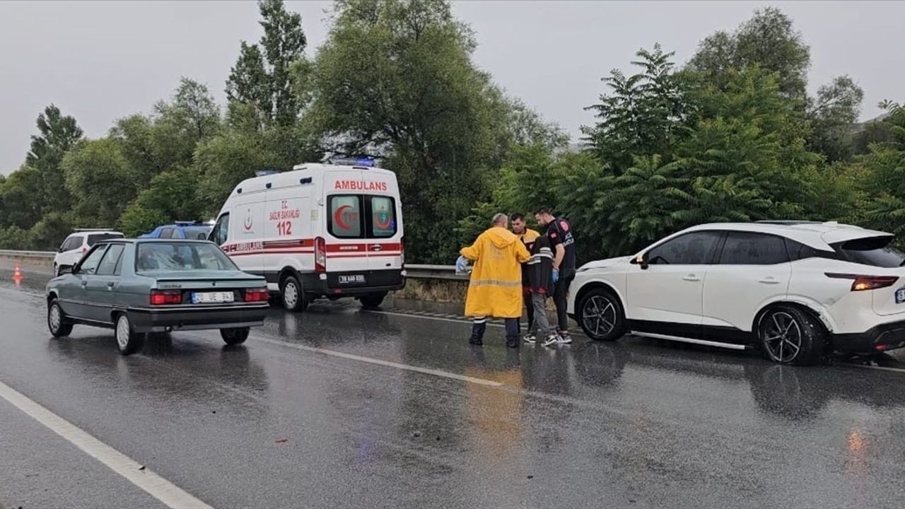 Çorum-Samsun Karayolu'nda Peş Peşe Kazalar; 4 Yaralı