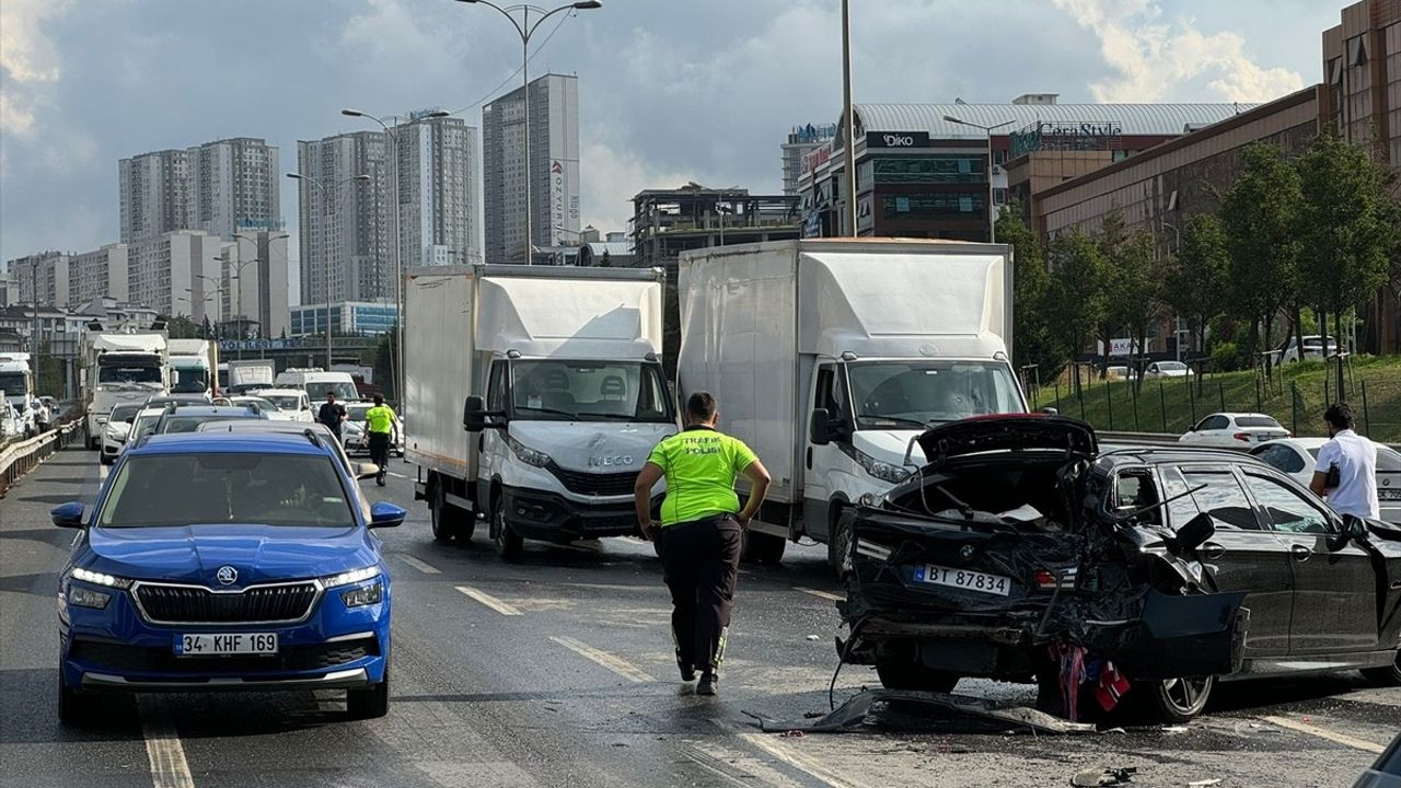 Esenyurt'ta Zincirleme Trafik Kazası: 15 Araç Karıştı