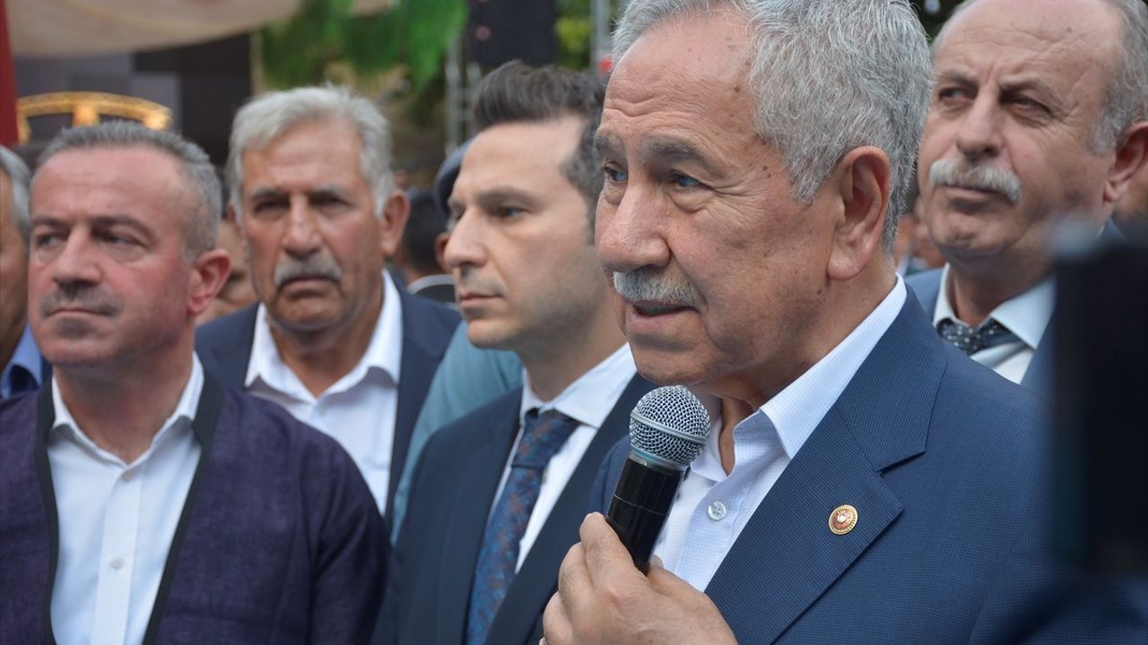 Eski TBMM Başkanı Bülent Arınç Hakkari'de Düğüne Katıldı