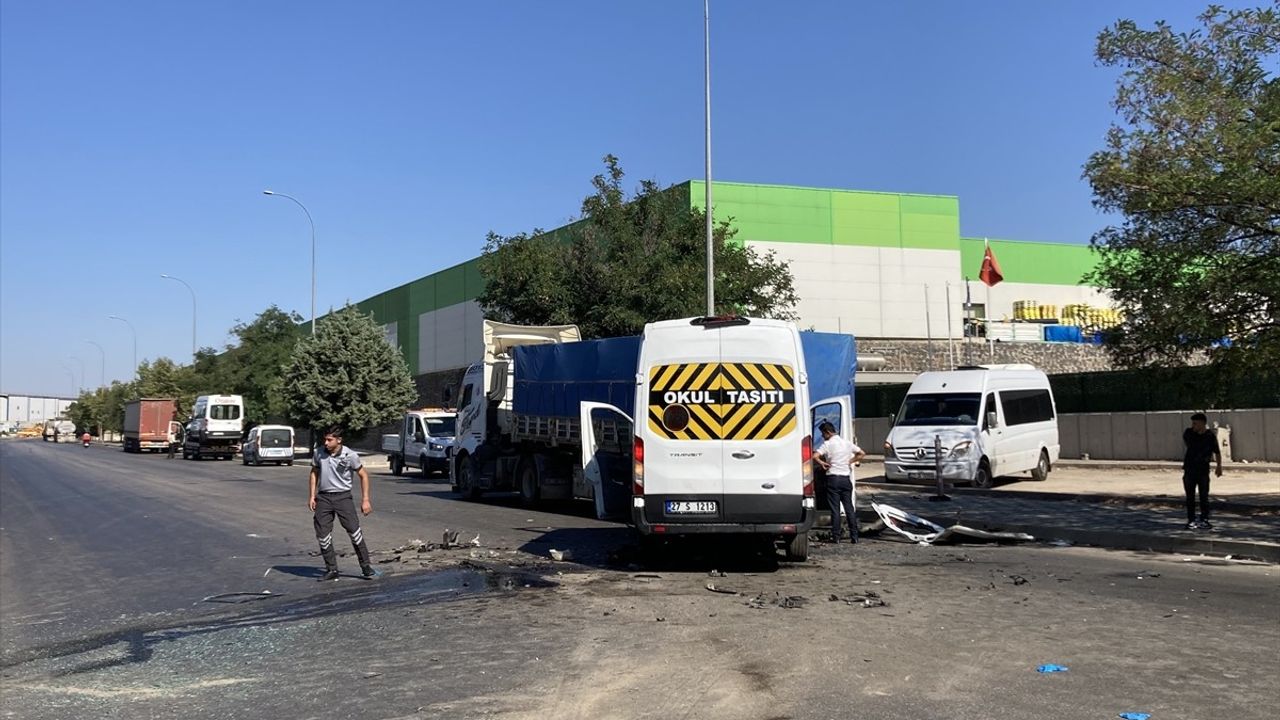Gaziantep'te İşçi Minibüsleriyle Tır Çarpıştı: 21 Yaralı