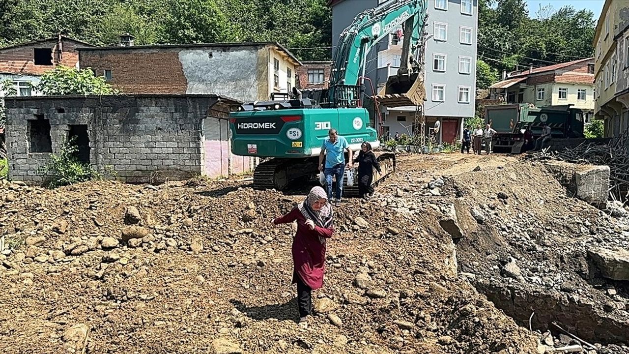 Giresun'da sağanağın ardından hasar giderme çalışmaları sürüyor