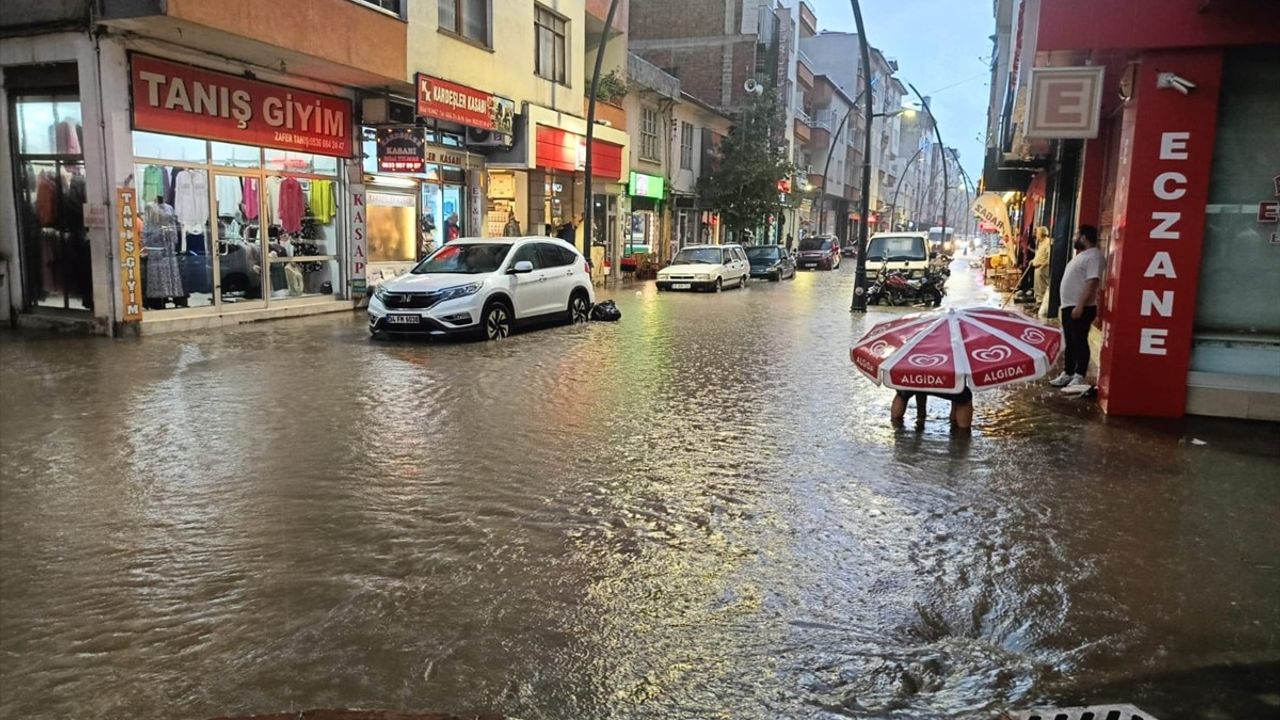 Giresun'da Sağanak Yağış Hayatı Olumsuz Etkiledi