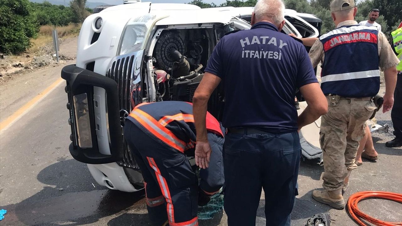 Hatay'da Pikap Devrildi, 4 Kişi Yaralandı