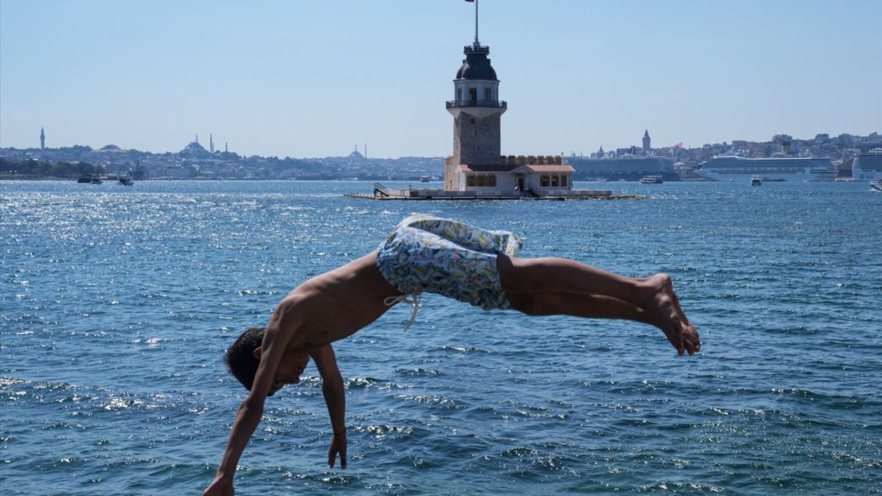 İstanbul'da Sıcak Hava Kaçışı: Sahil Keyfi ve Tarihi Ziyaretler