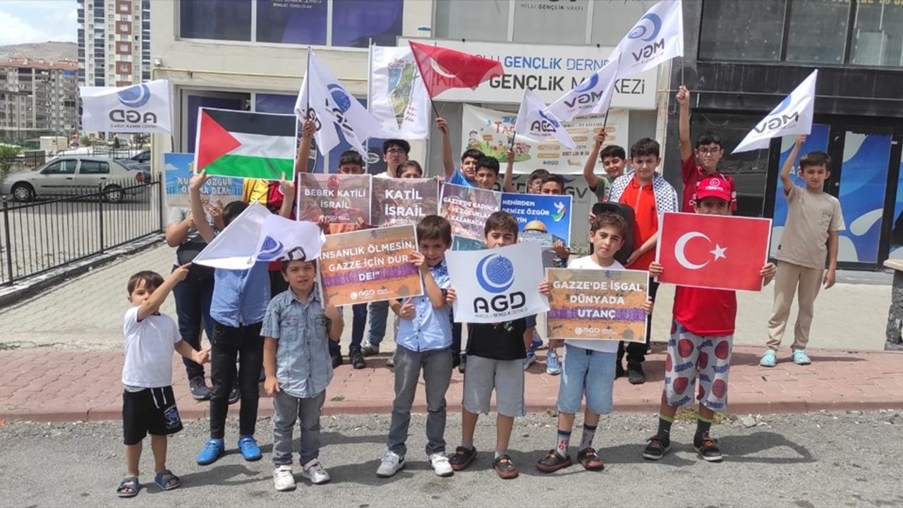 Kayseri'de Çocuklardan Filistin'e Destek Gösterisi