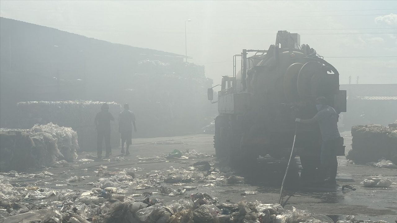 Kırklareli'nde Plastik Atık Tesisinde Yangın Kontrol Altına Alındı