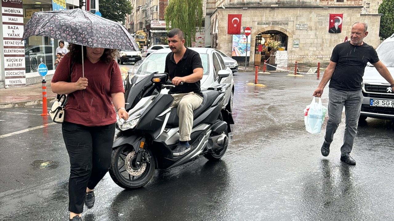 Kırklareli'nde Sağanak Yağış Hayatı Olumsuz Etkiledi