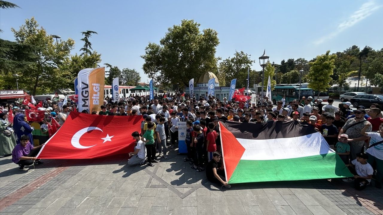 Konya'da Çocuklardan Gazze'ye Destek Gösterisi