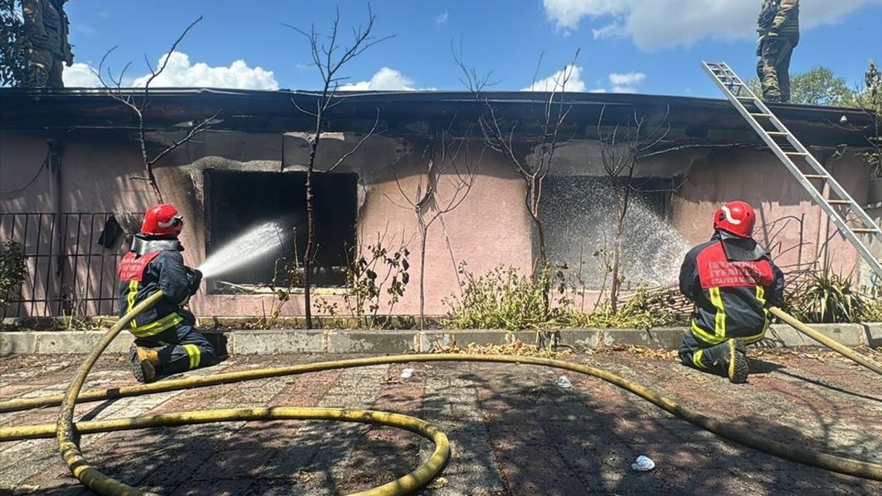 Küçükçekmece'deki Cemevi Yangınında Hasar Meydana Geldi