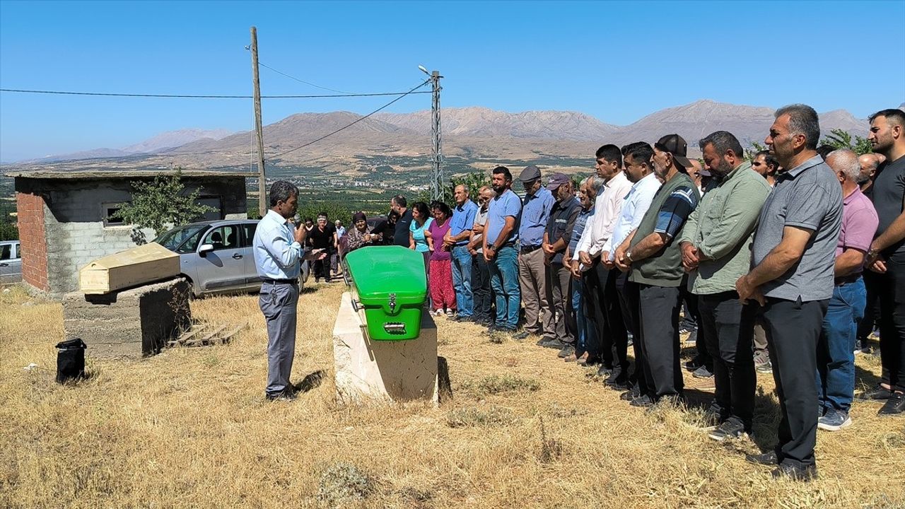 Malatya'da Traktör Kazasında İki Kardeşin Cenazesi Defnedildi