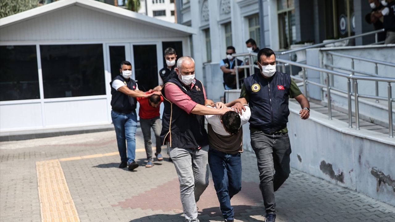 Mersin'de Terör Örgütü Sloganlarına Tepki: 10 Şüpheli Tutuklandı