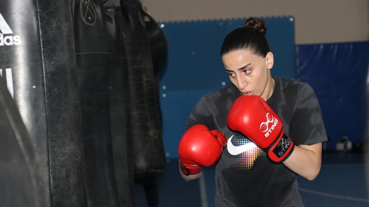 Milli Boksör Gizem Özer, Paris 2024'te Madalya Peşinde