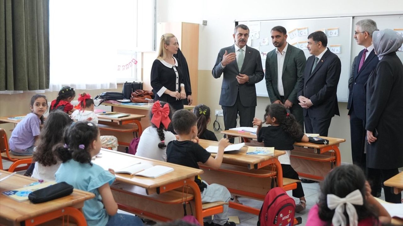 Milli Eğitim Bakanı Tekin'den Gazzeli Öğrencilere Ziyaret