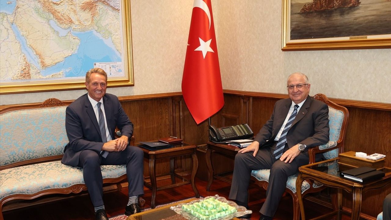 Milli Savunma Bakanı Güler, ABD Büyükelçisi Flake'i Ağırladı