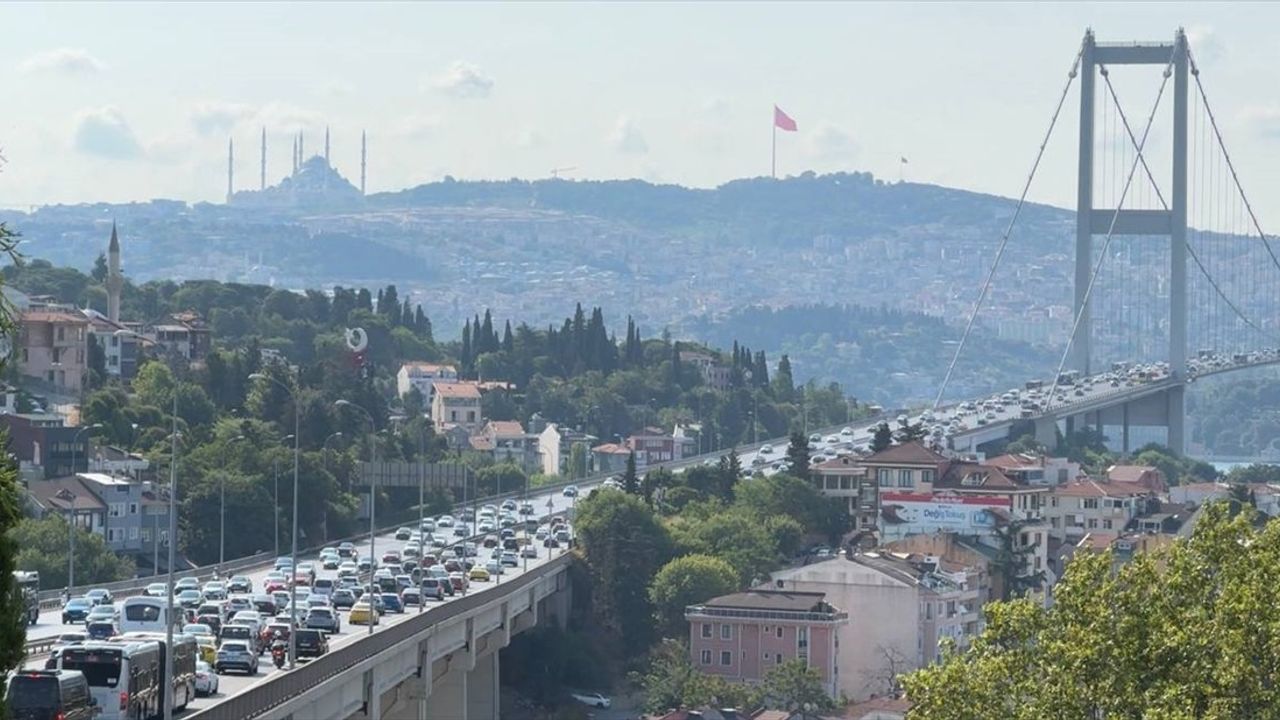 Motosiklet ve Metrobüs Kazası: 15 Temmuz Şehitler Köprüsü'nde Yaralı