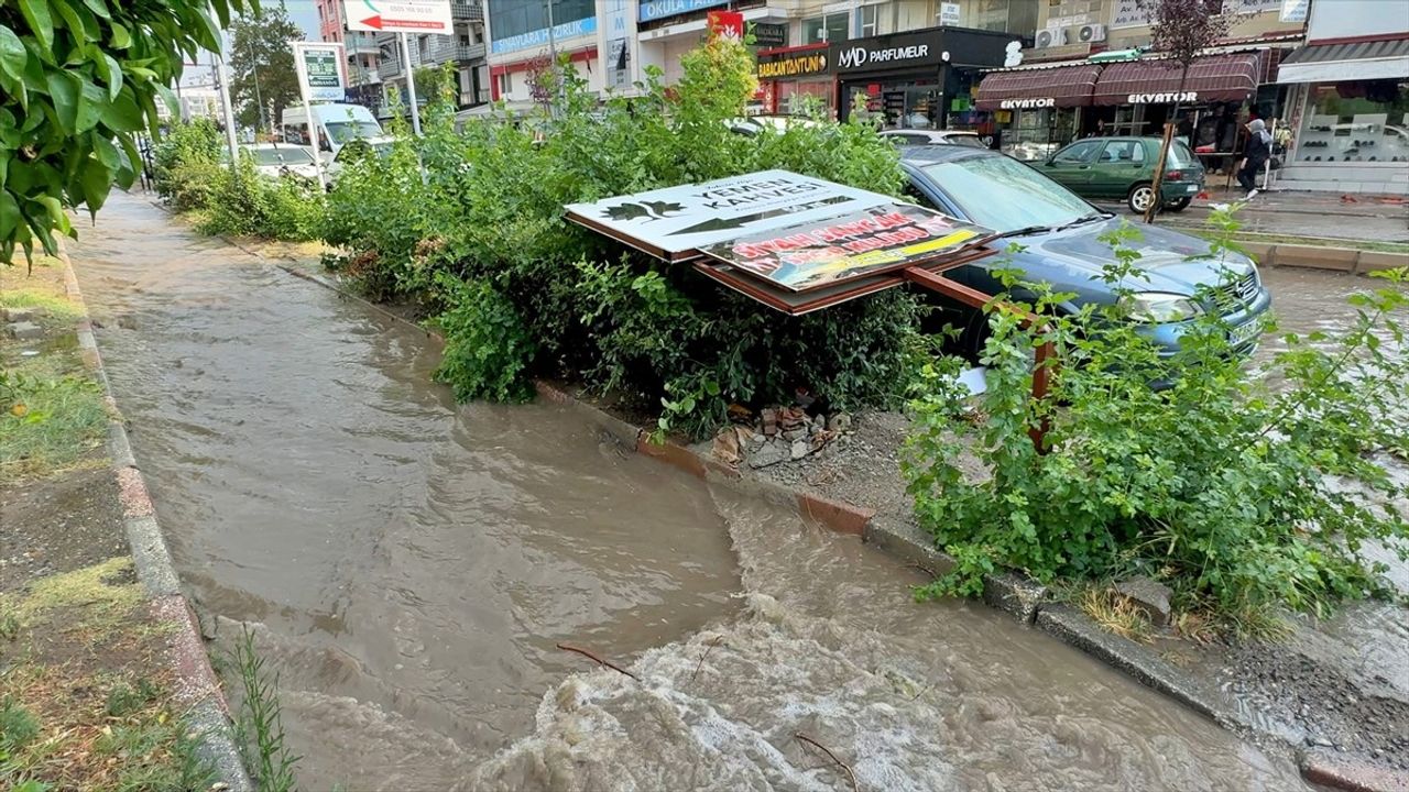 Osmaniye'de Şiddetli Yağış ve Rüzgar Canlı Yayında