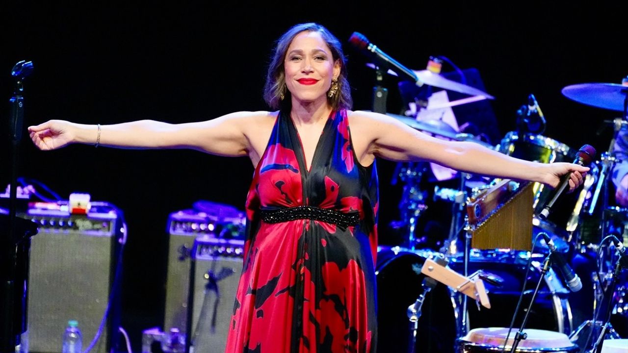 Pink Martini İstanbul'da Unutulmaz Bir Konser Verdi