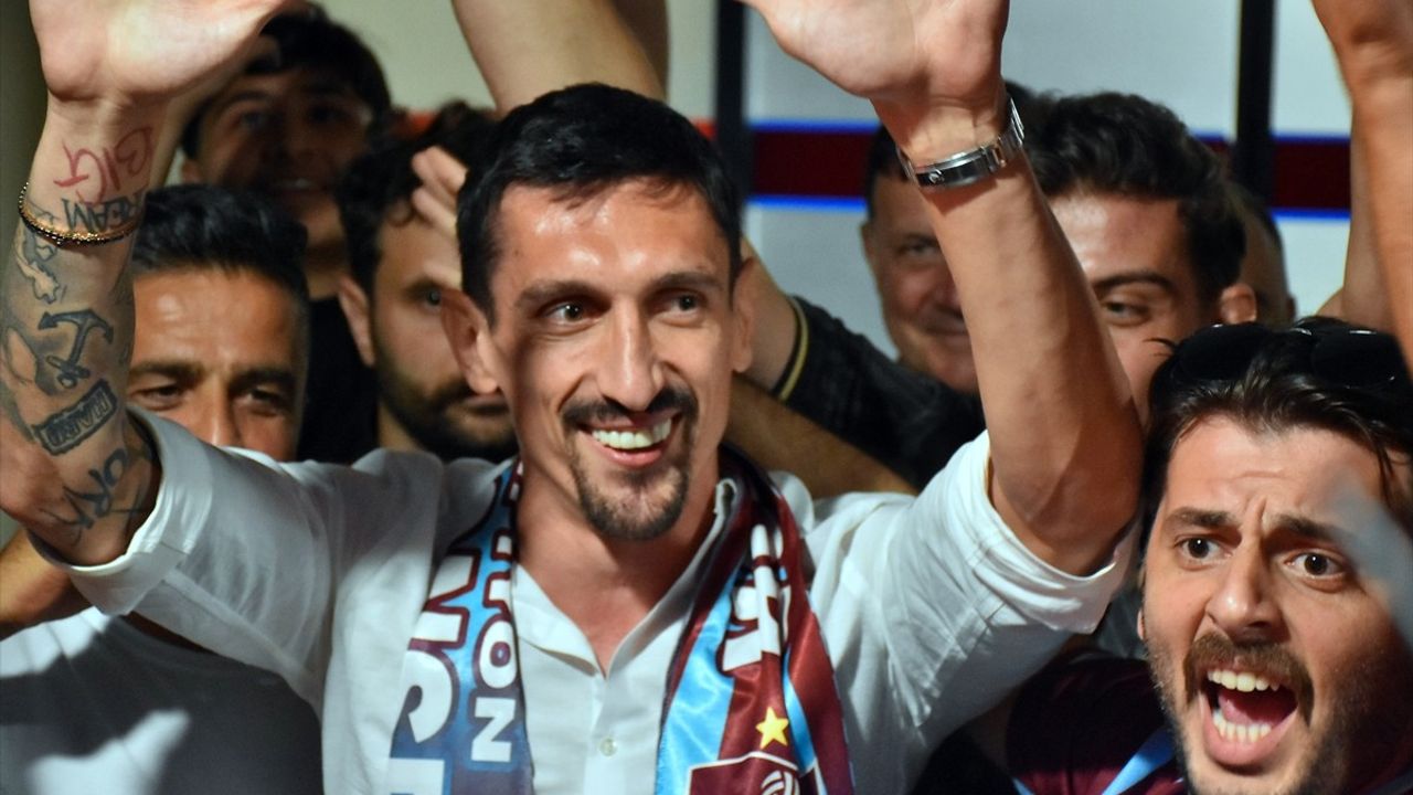 Stefan Savic Trabzonspor ile Görüşmek Üzere Trabzon'da