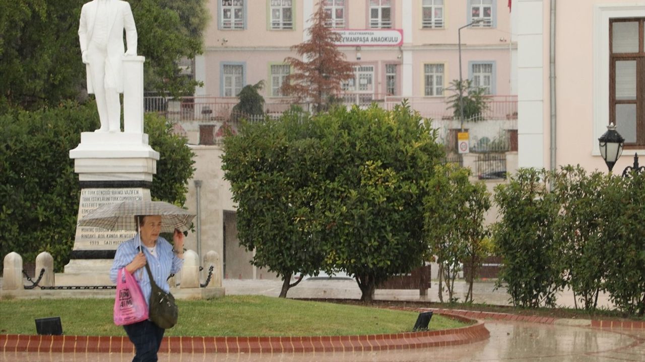 Tekirdağ'da Gök Gürültülü Sağanak Yağış