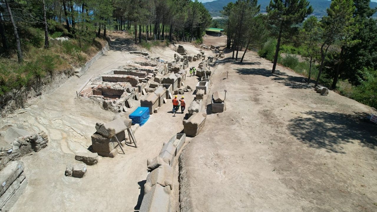 Tios Antik Kenti'nde Roma Dönemi Nekropolü Keşfediliyor