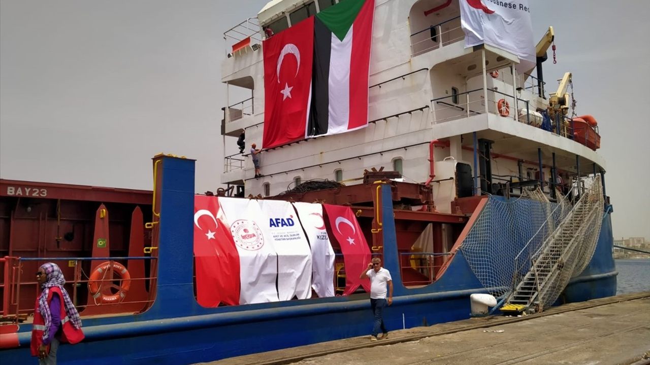 Türkiye’den Sudan'a 2,4 Ton İnsani Yardım Gönderildi