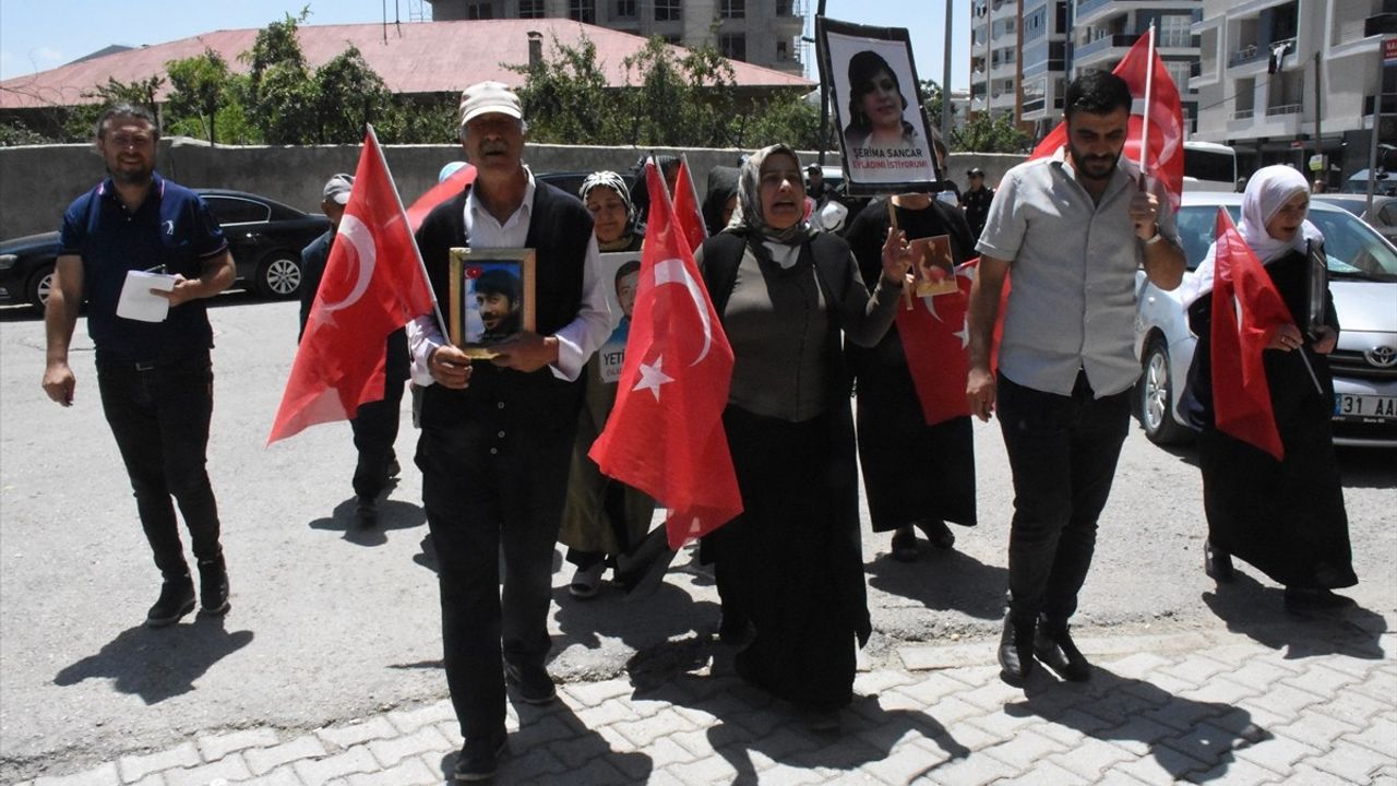Vanlı Aileler Eylemlerine Devam Ediyor