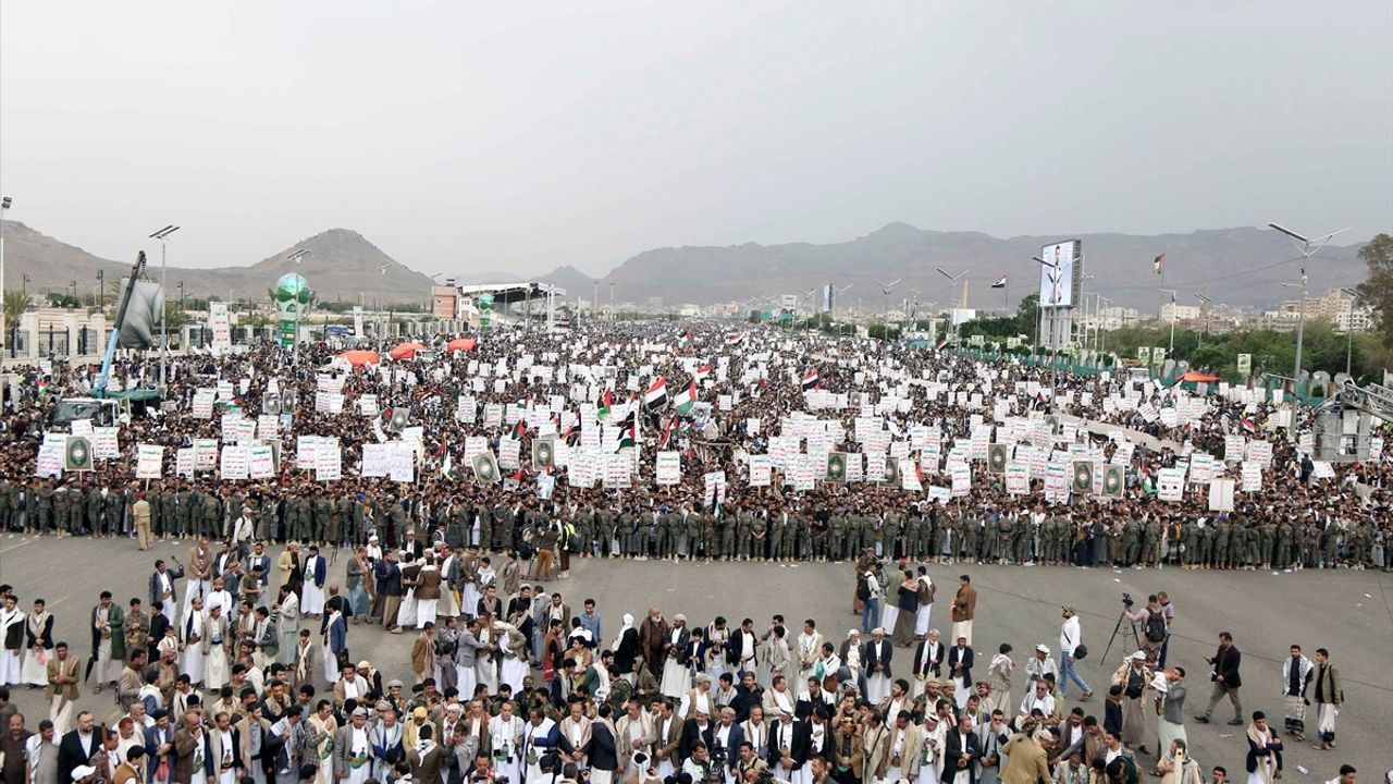 Yemen'de Yüz Binlerce Kişi Gazze İçin Sokaklara Çıktı