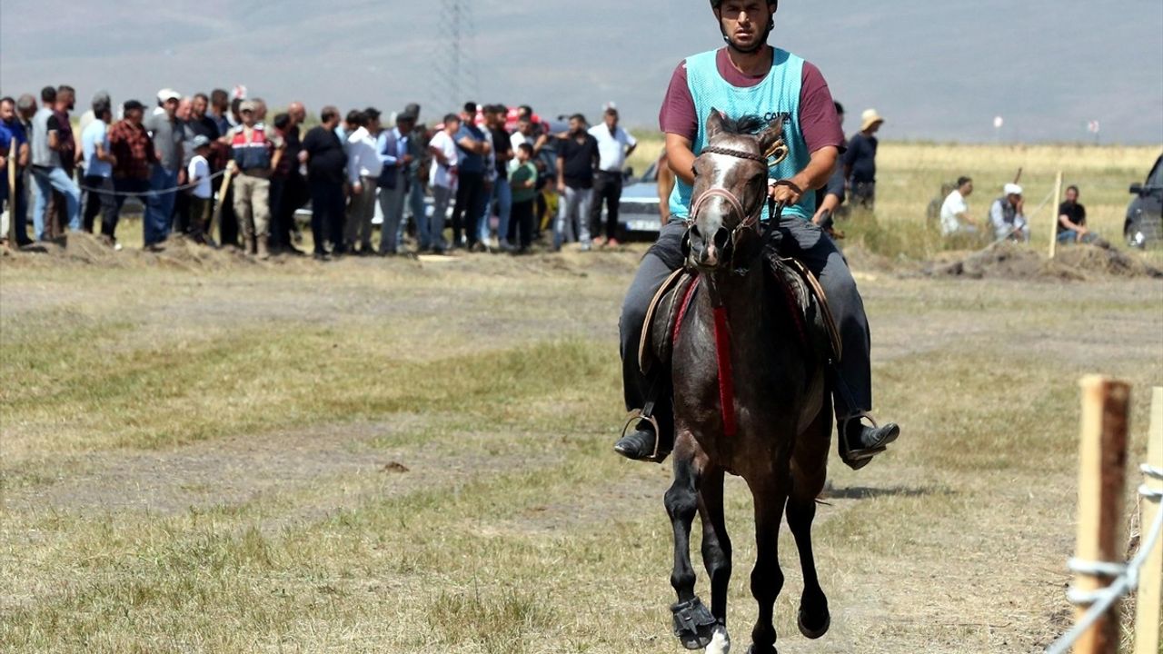 10. Rahvan At Yarışları ve 8. Doğu Anadolu Şampiyonası Yağmur Nedeniyle Ertelendi