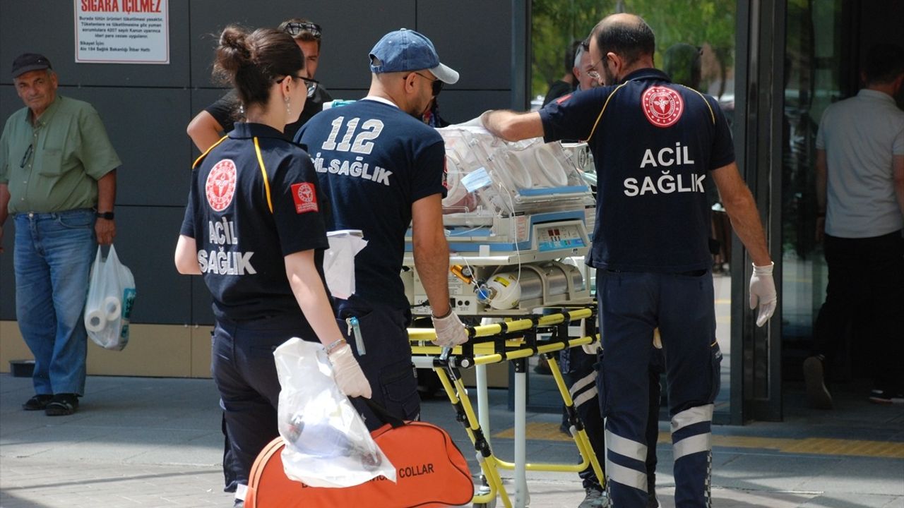 5 Aylık Prematüre Bebek Ambulans Helikopterle Eskişehir'e Nakledildi