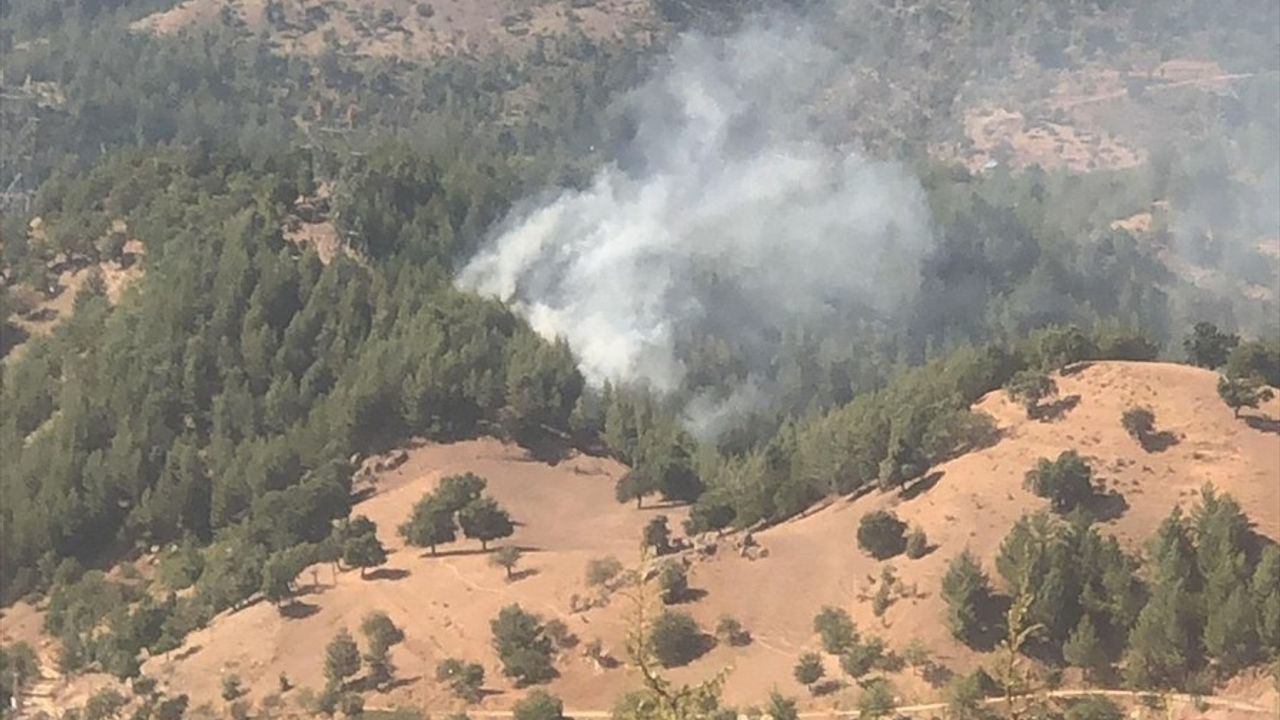 Adana'da Orman Yangınına Müdahale Eden Helikopter Suya Düştü