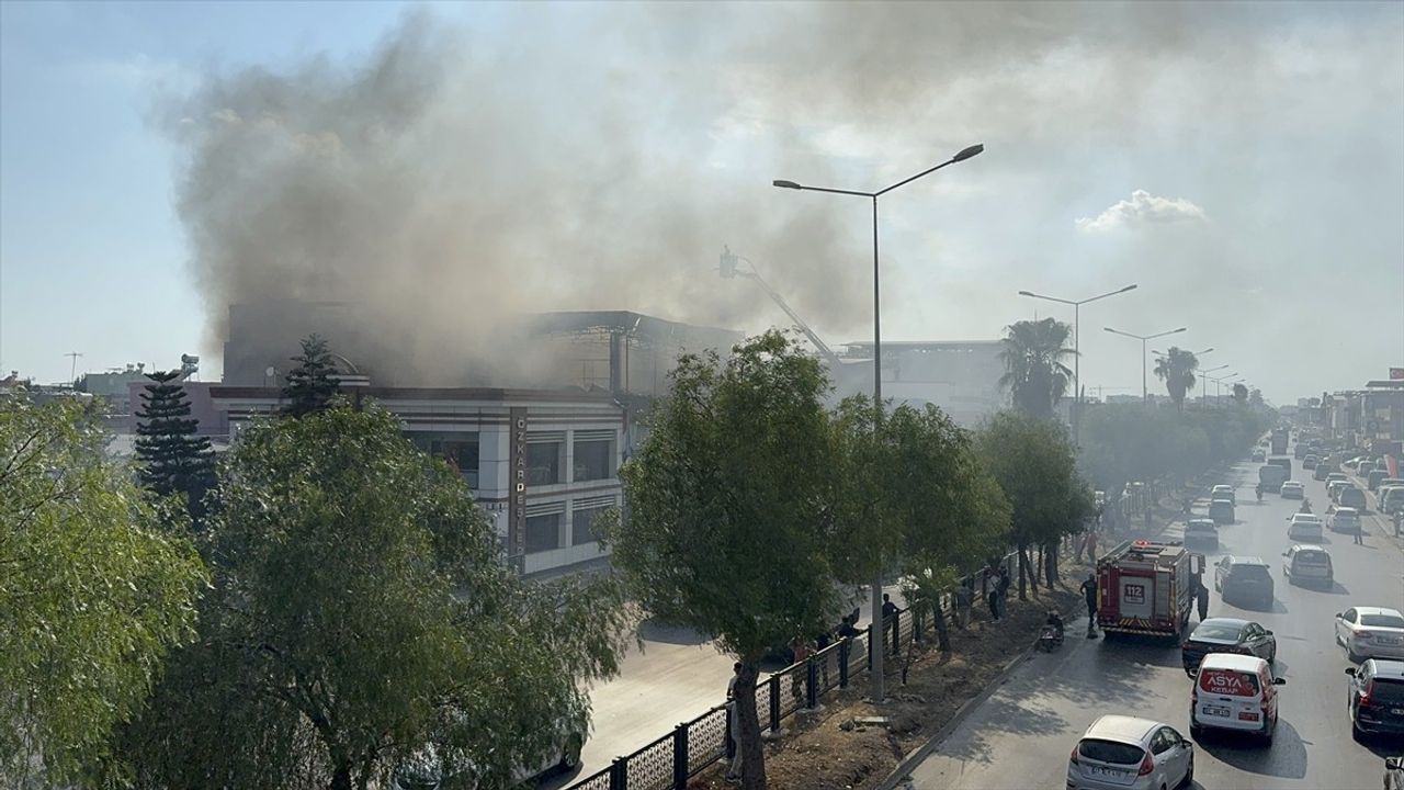 Adana'da Yangın Kontrol Altına Alındı