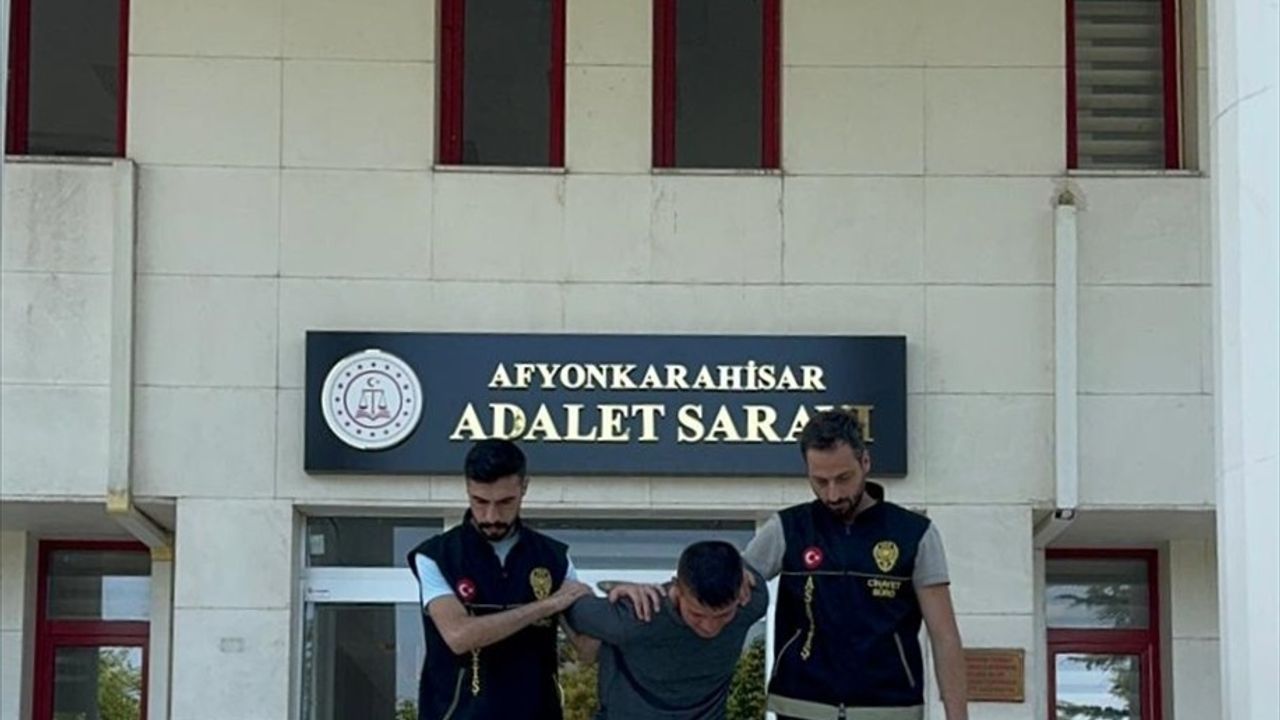 Afyonkarahisar'da Korkunç Cinayet: Eski Kız Arkadaşını Bıçaklayarak Öldüren Zanlı Tutuklandı