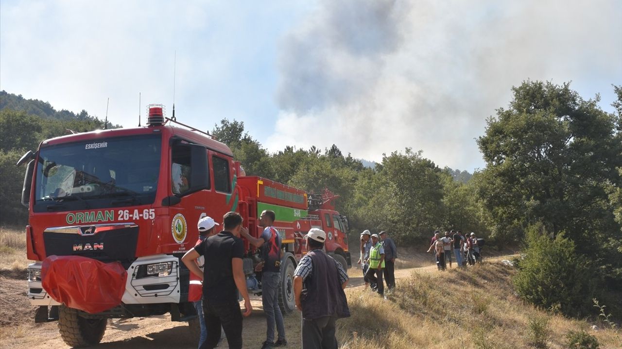 Afyonkarahisar'da Orman Yangınına Hızla Müdahale Ediliyor