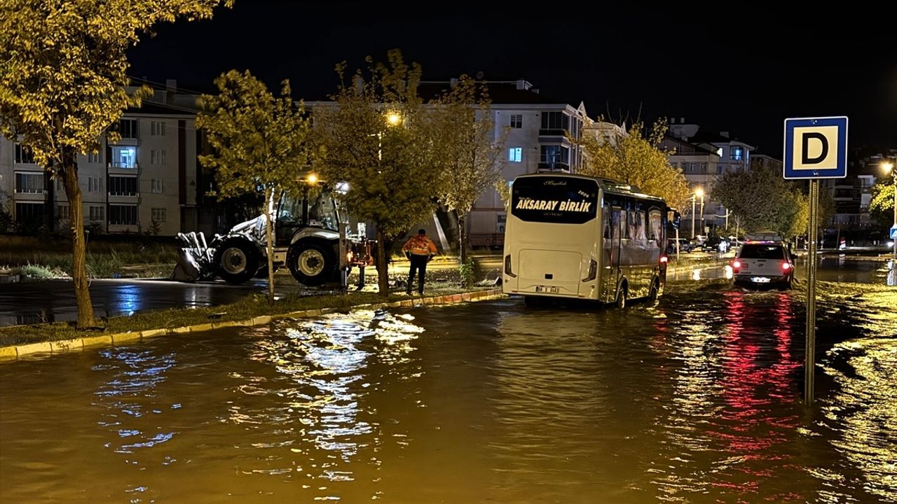 Aksaray'da Sağanak ve Dolu Felaketi: Su Baskınları ve Araç Hasarları