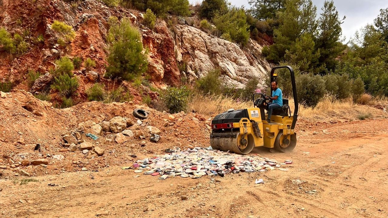 Alanya'da 7 Bin 857 Şişe Sahte Parfüm Ele Geçirildi ve İmha Edildi