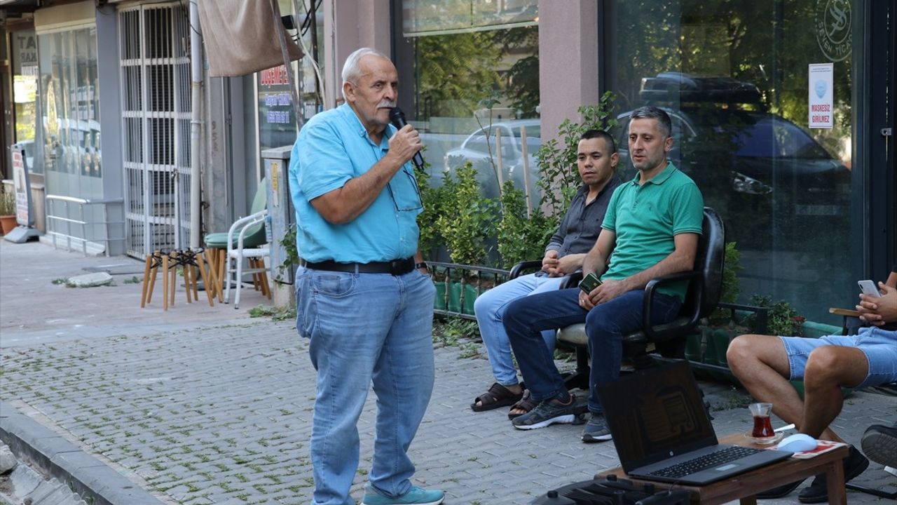 Amasya'da Gümüşlü Mahallesi'nde Minik Kuş'un Müzik Keyfi