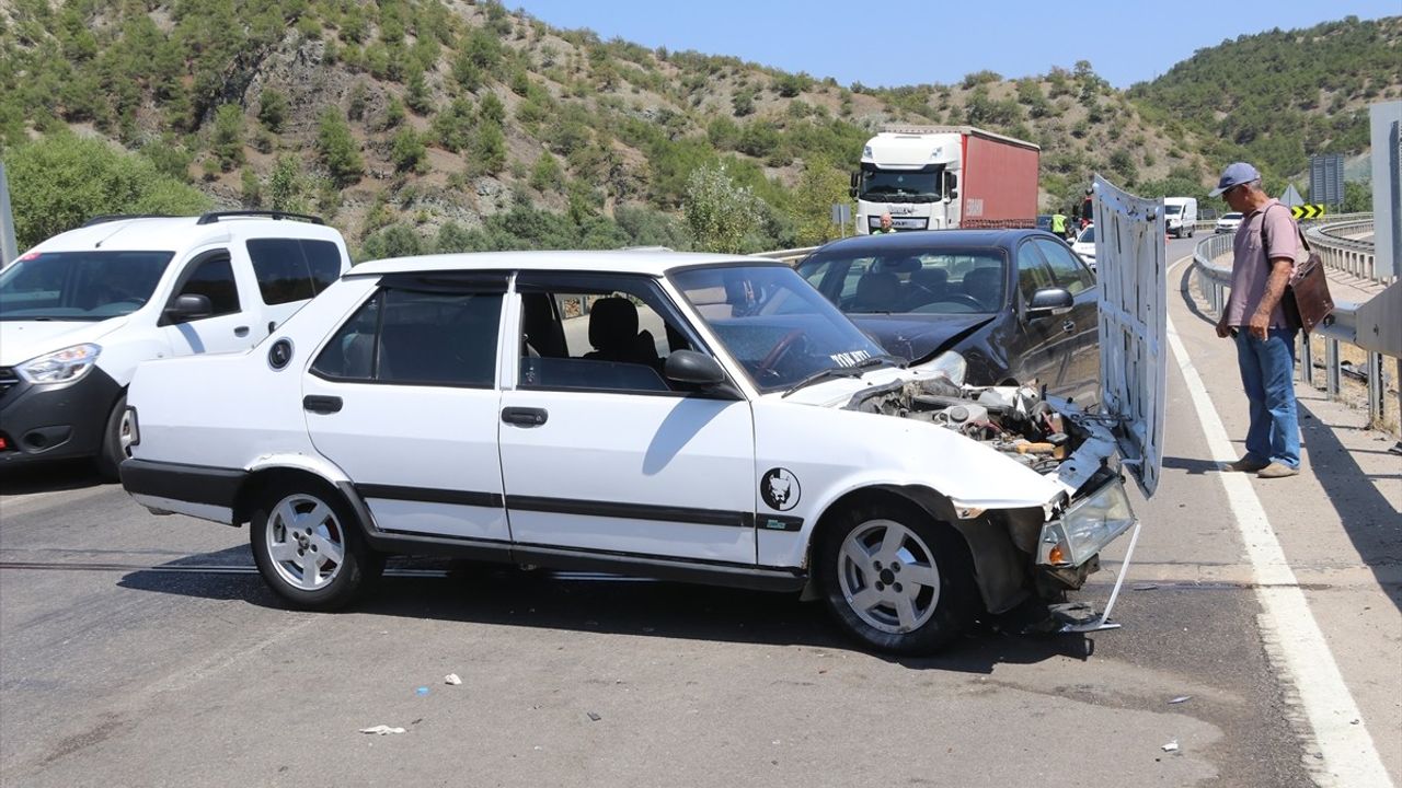 Amasya'da Trafik Kazası: 3 Yaralı