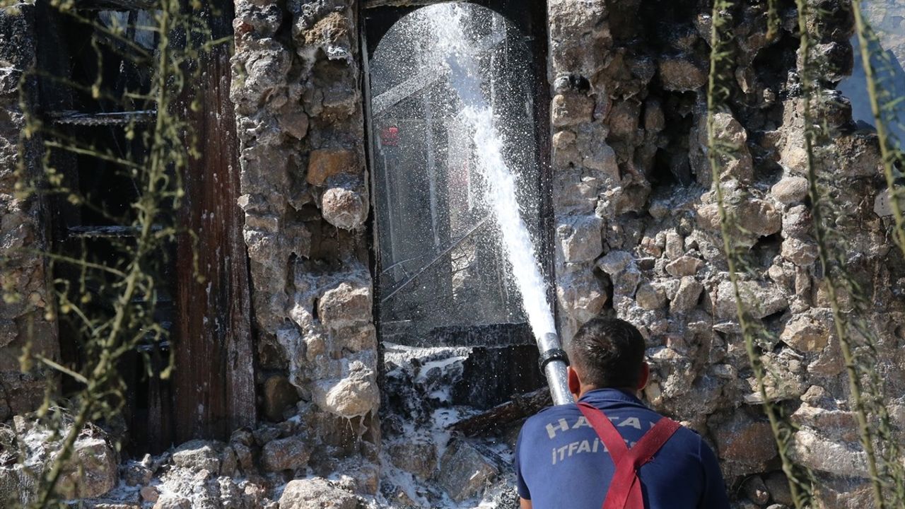 Antakya'da Boş Binada Yangın Çıktı