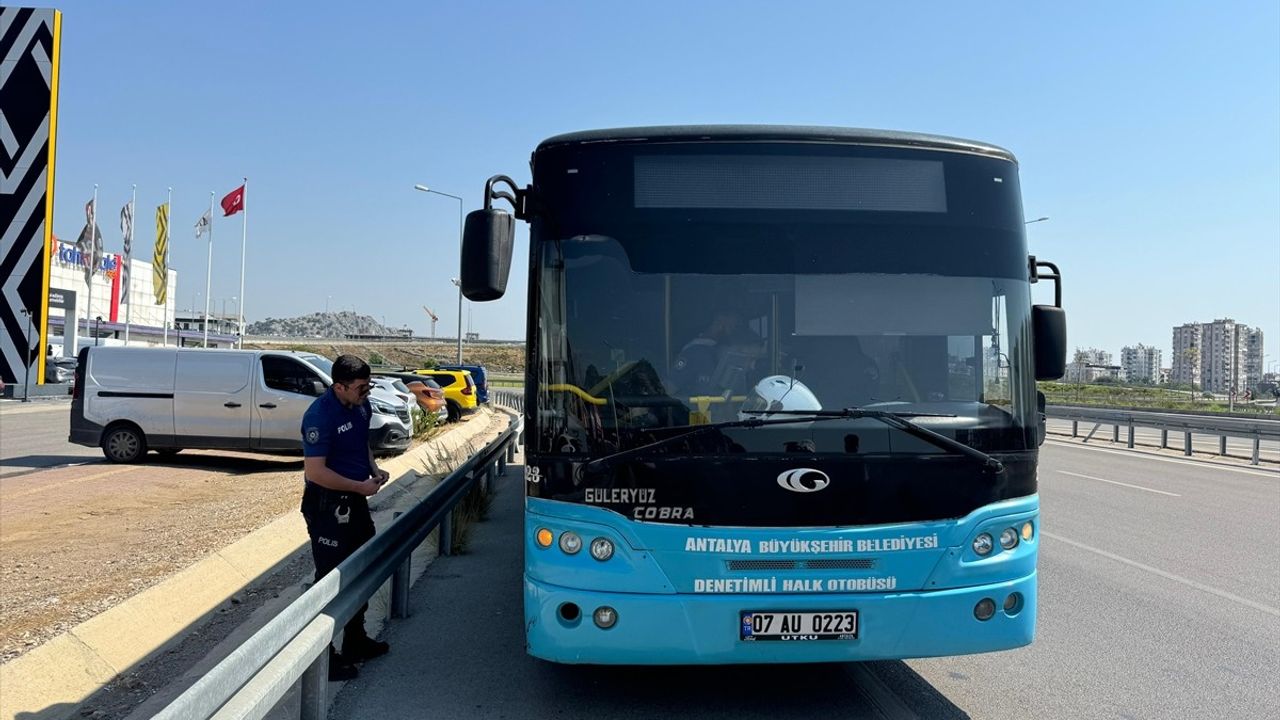 Antalya'da Halk Otobüsünde Yaşanan İlginç Olay