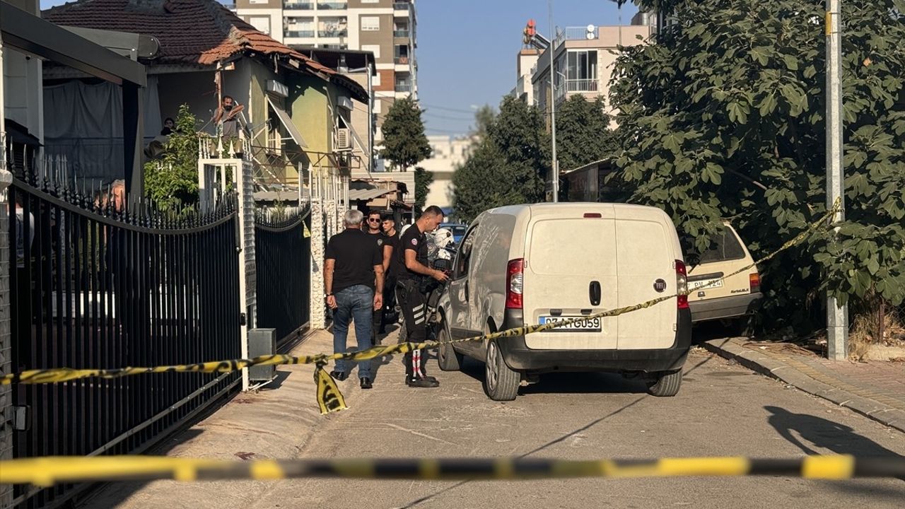 Antalya'da Kuyumcuya Silahlı Saldırı: 1 Yaralı