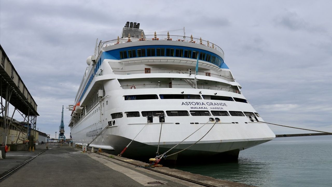 Astoria Grande Kruvaziyeri Trabzon'a Ulaştı