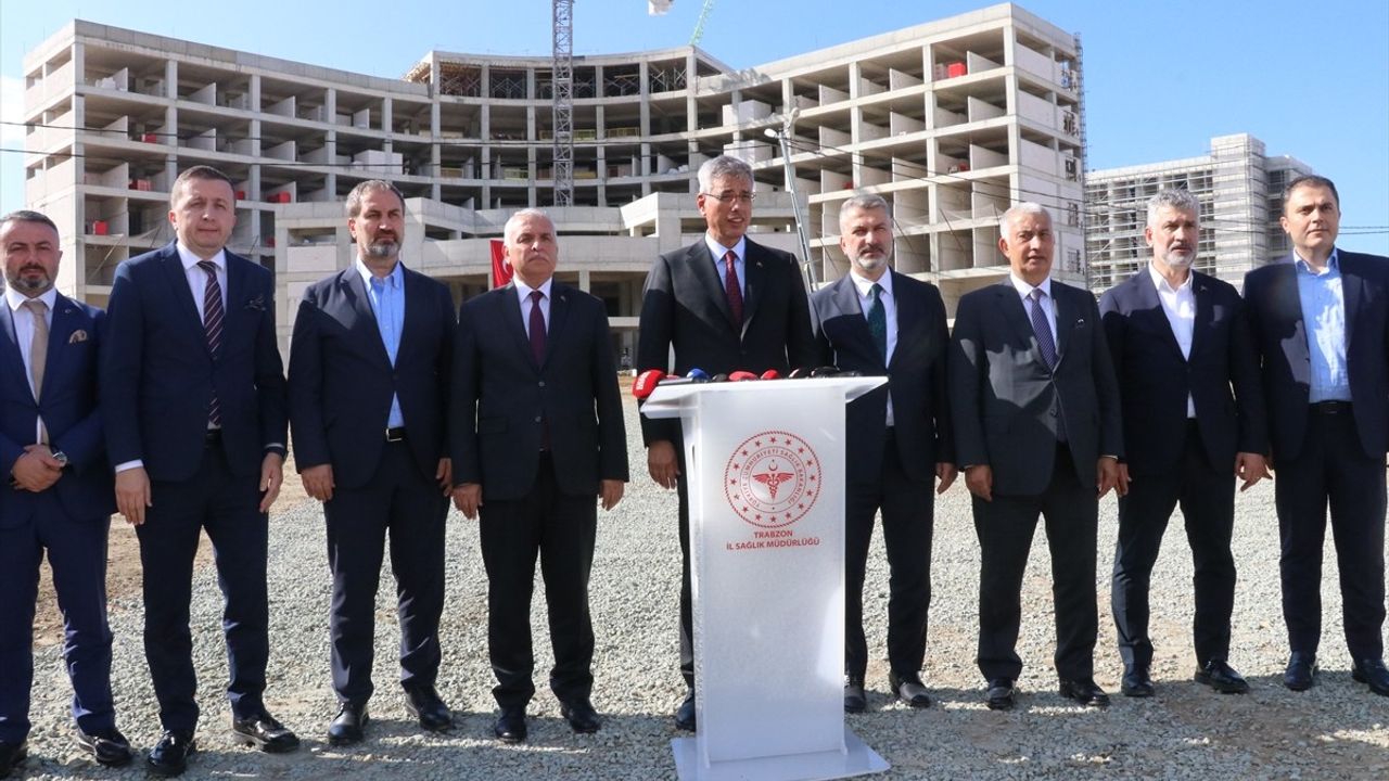 Bakan Memişoğlu Trabzon Şehir Hastanesi İnşaatında İncelemelerde Bulundu