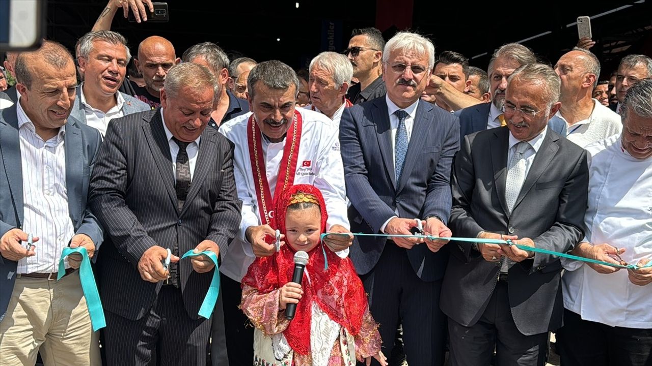 Bakan Tekin, Bolu'da Anadolu Değerlerini Vurguladı