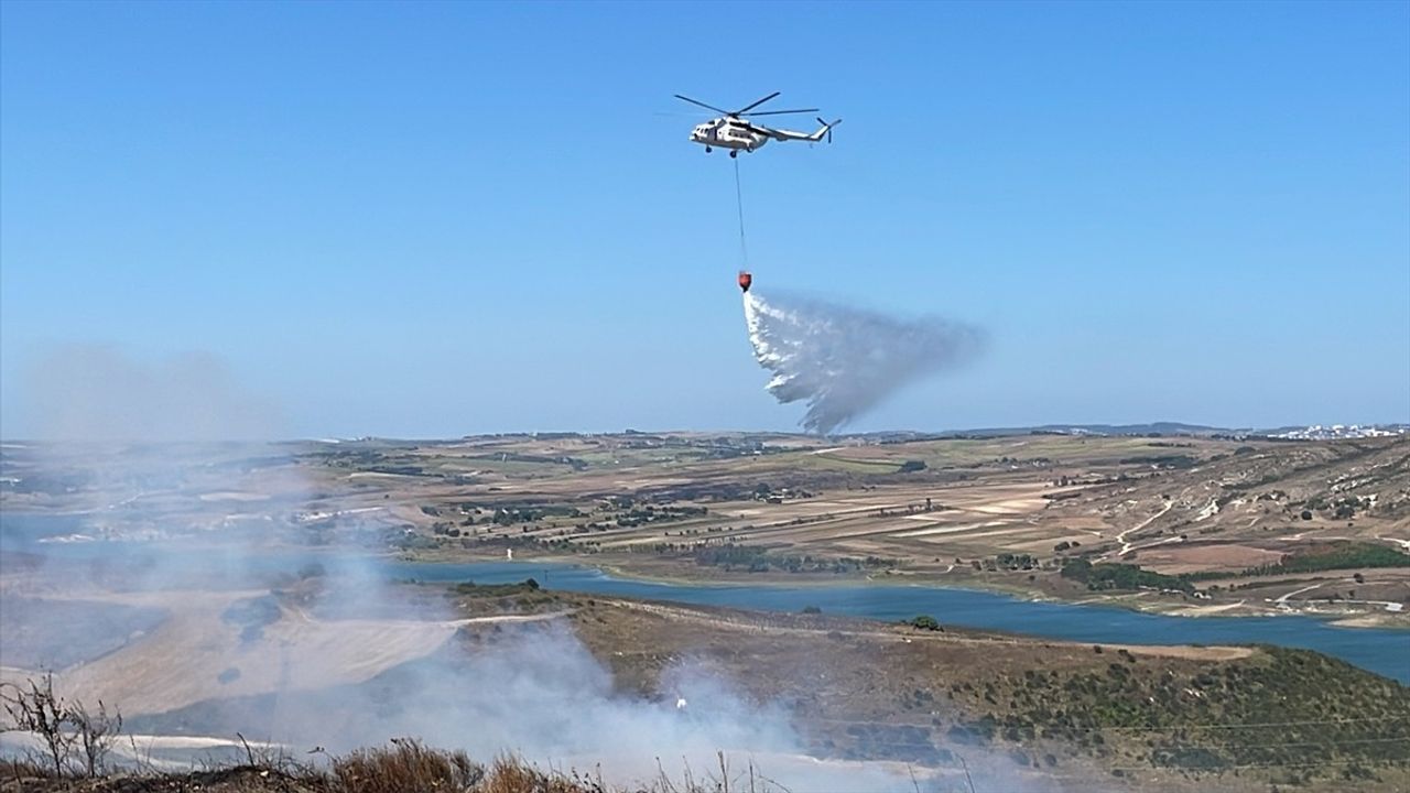 Başakşehir'de Yangın Kontrol Altına Alınmaya Çalışılıyor