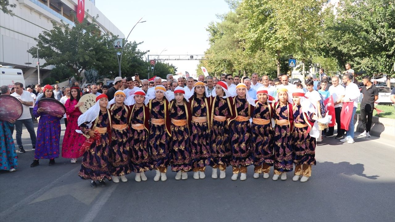 Batman'da Festivaller İçin Kortej Yürüyüşü Düzenlendi