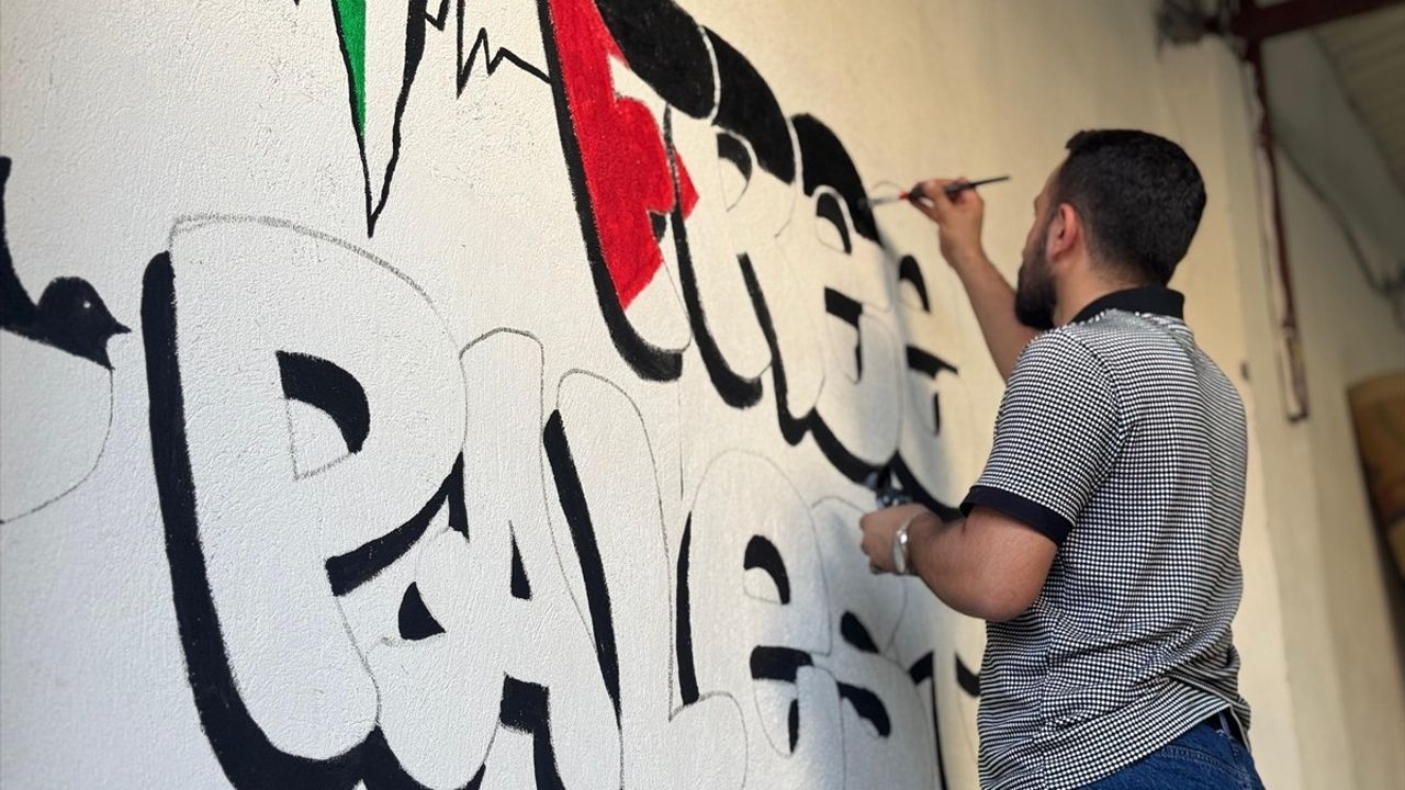 Batman'da Sanatçı Osman Öztürk, Grafitileriyle Filistin'e Destek Veriyor